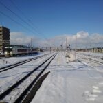 「鉄旅日記」2022年新春 初日（東京－湯瀬温泉）その2 ‐竜田、原ノ町、鹿島、仙台、小牛田、一ノ関（常磐線／東北本線）　【巨大な土偶が貼りつく木造駅を見たくて冬の東北を旅しました。】